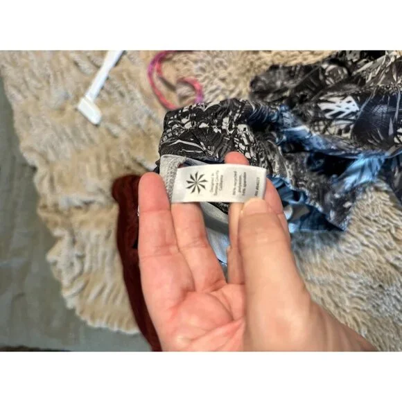 Y Athleta Ruched Hem Black & White Tropical Print Athletic Leggings - Picture 12 of 12